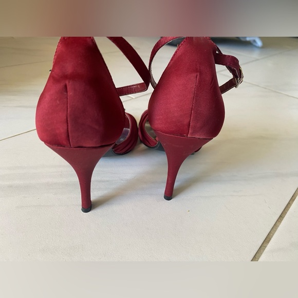 Blossom Collection. : Size 7 , Burgundy dressy heels - Picture 9 of 9